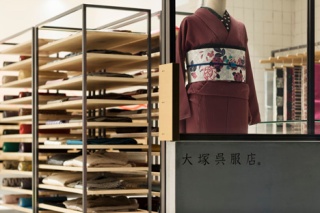 dezeen_OtsukaGofukuten-kimono-store-by-Yusuke-Seki_2